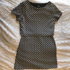 Comfy black dress w white print. Two piece look.